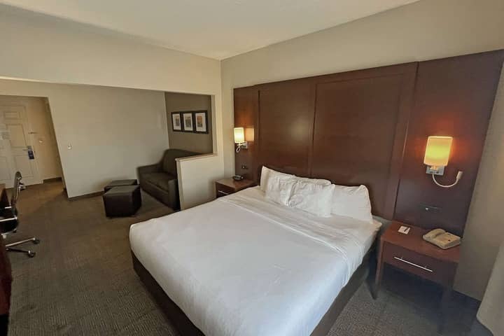 Room 6 of 33