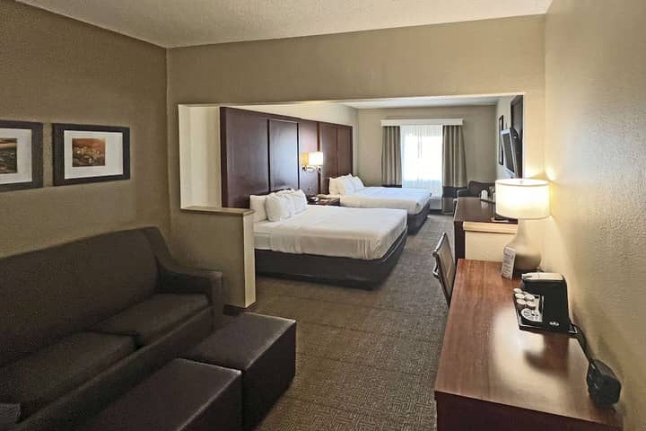 Room 7 of 33