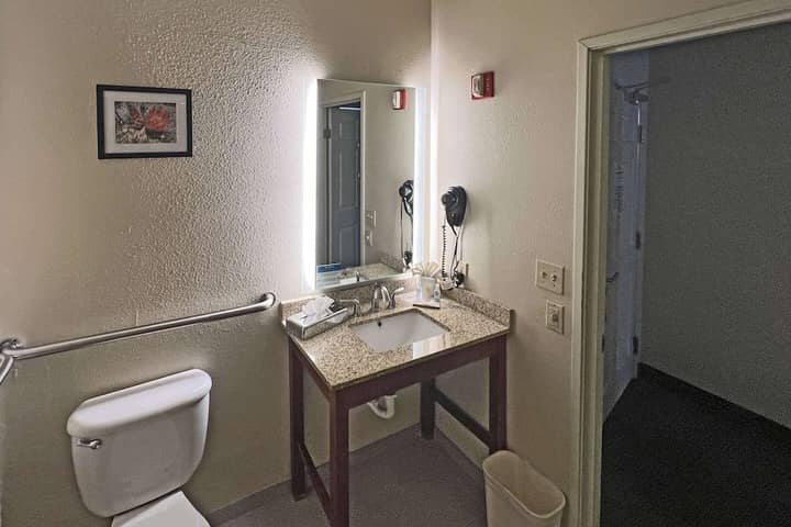 Room 16 of 33