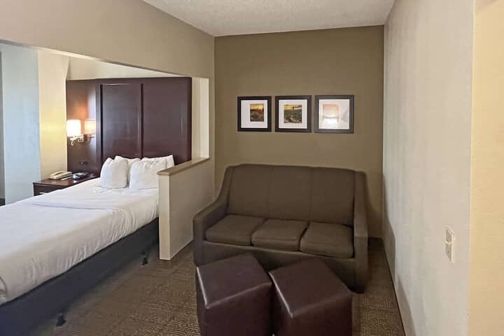 Room 11 of 33