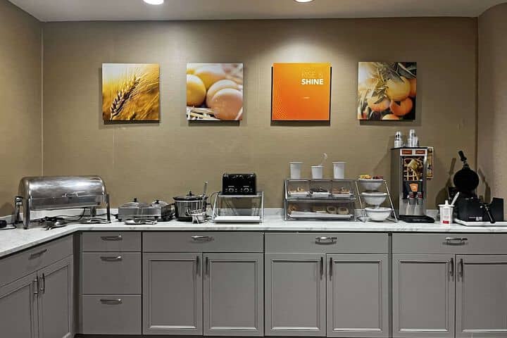 Breakfast/Coffee Service 29 of 33