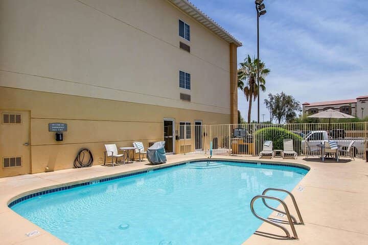 Pool 21 of 33