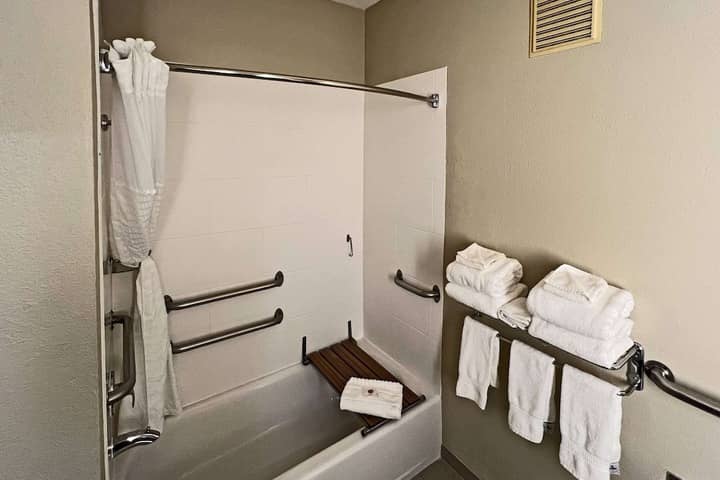 Room 15 of 33
