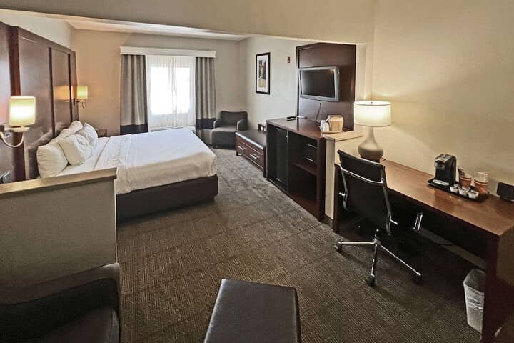 Room 4 of 33
