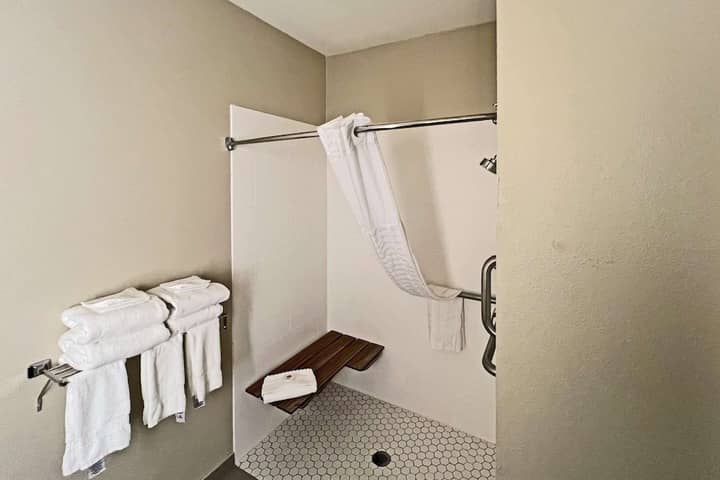 Room 17 of 33