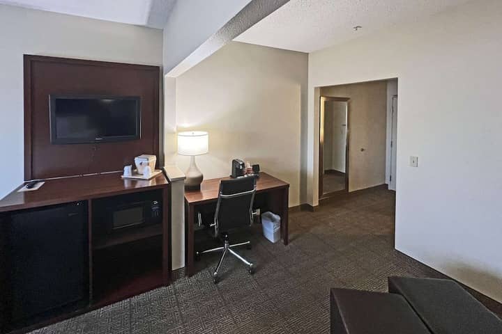 Room 5 of 33